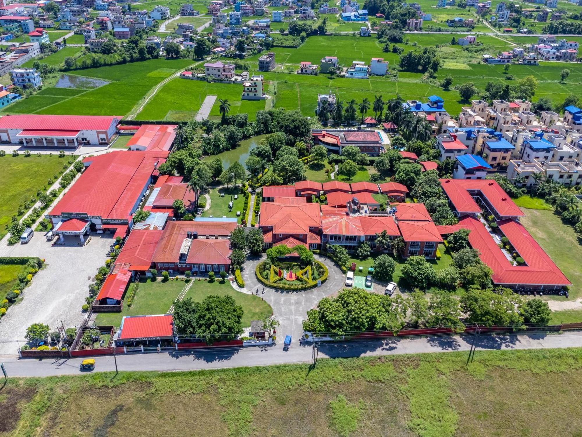 Dreamland Gold Resort & Hotel Siddharthanagar Exterior photo