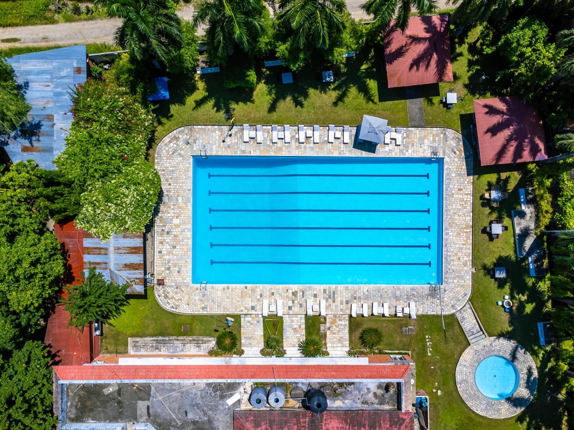 Dreamland Gold Resort & Hotel Siddharthanagar Exterior photo