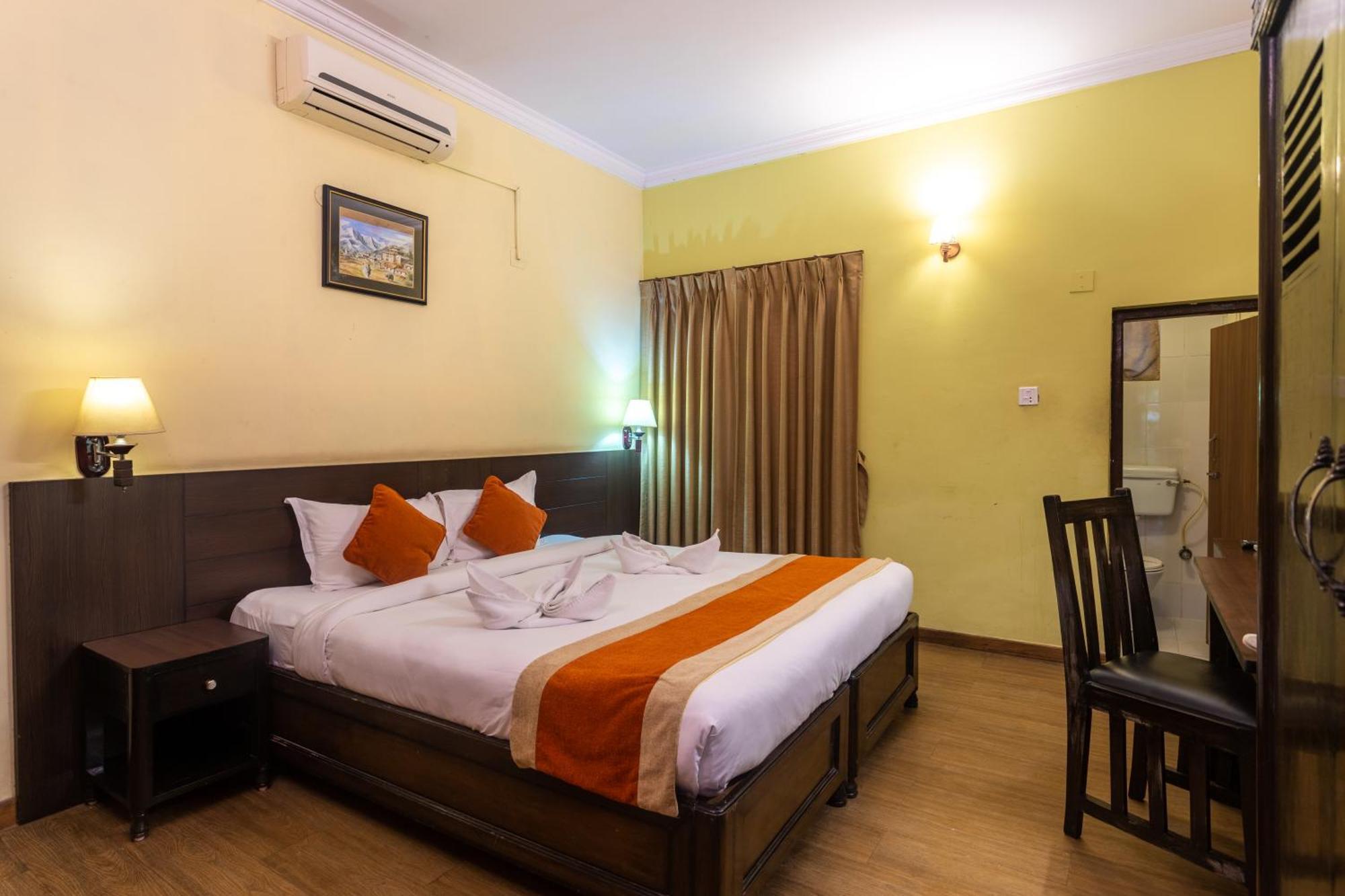 Dreamland Gold Resort & Hotel Siddharthanagar Exterior photo